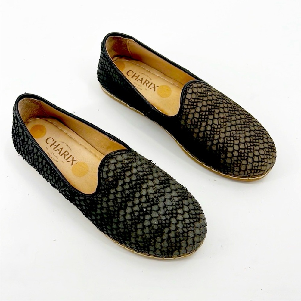 Size 7 Euro 37 textured Charix
